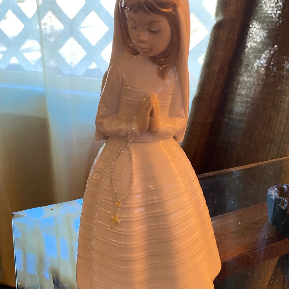 NAO, by Lladro- Girl Praying figurine-hand made
VTG